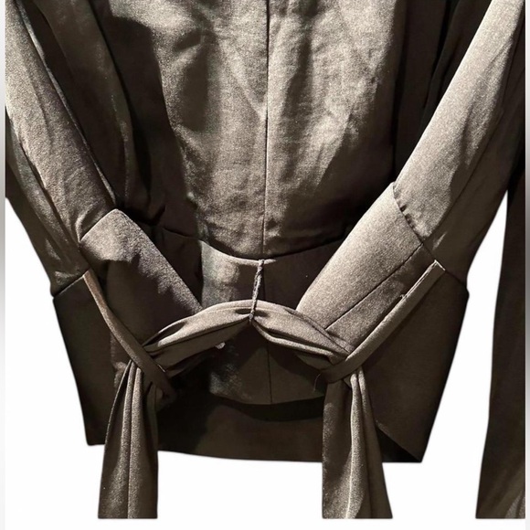 Banana republic- black cropped wrap blouse - Picture 5 of 6